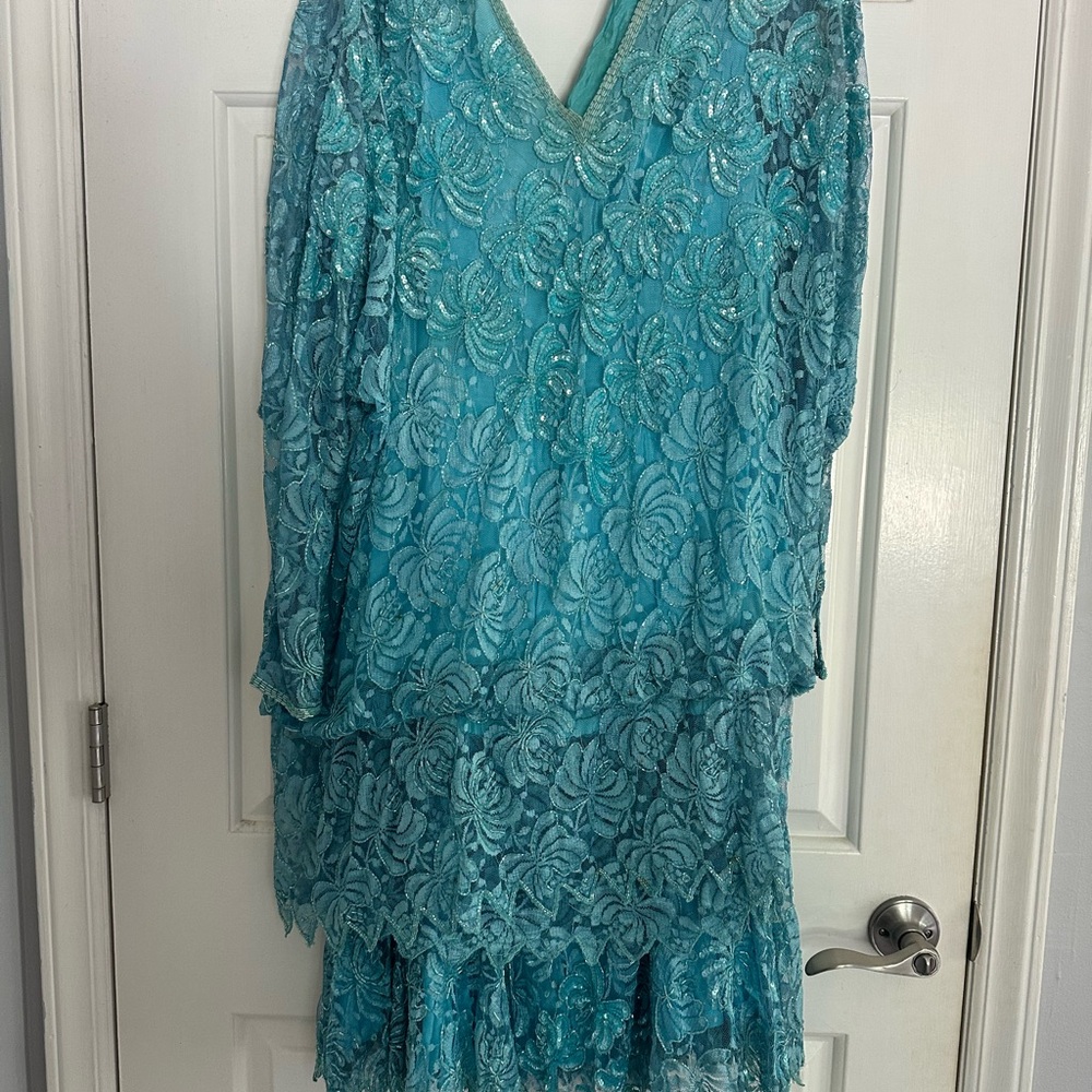 Chic Turquoise Lace Long Sleeve Dress